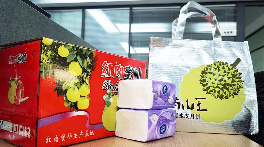 迎中秋 送關(guān)懷！金環(huán)電器給員工們派發(fā)中秋禮包