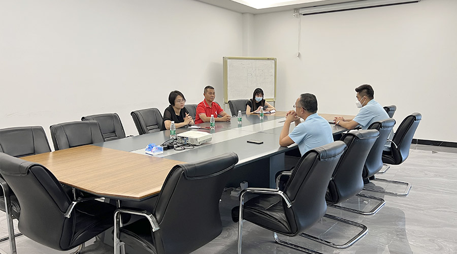 排憂難 提信心！鶴城鎮(zhèn)書記蒞臨金環(huán)電器開展暖企活動