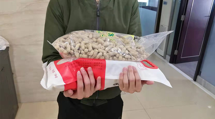 新春關(guān)懷 禮滿情暖！金環(huán)電器給員工發(fā)年貨